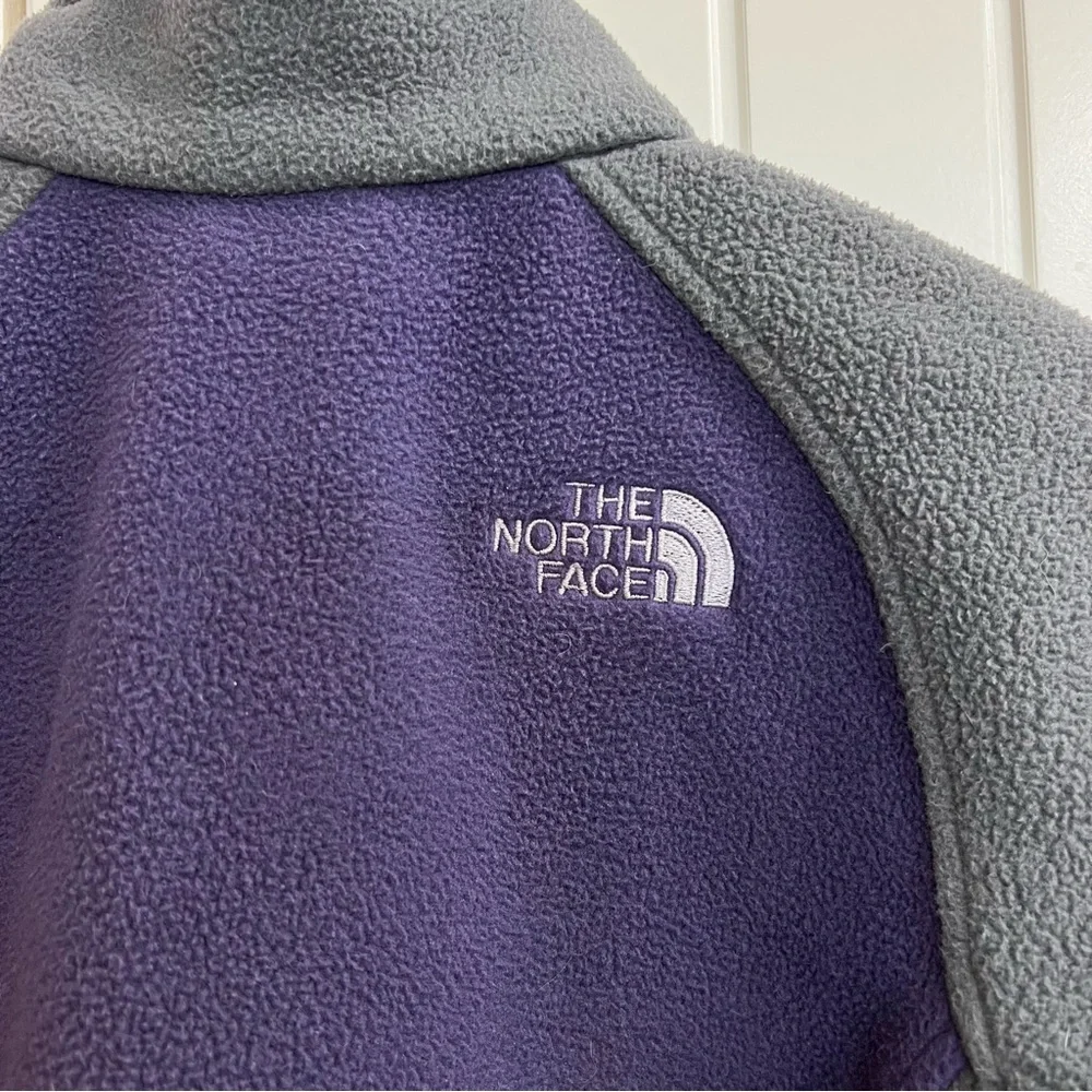 The North Face Womens Fleece Zip Up Jacket in Purple/Gray, Size XS - Picture 8 of 12